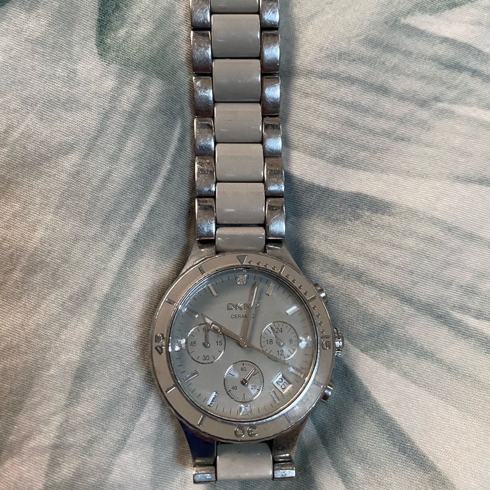 MAKE OFFER NEED GONE DKNY Wristwatch